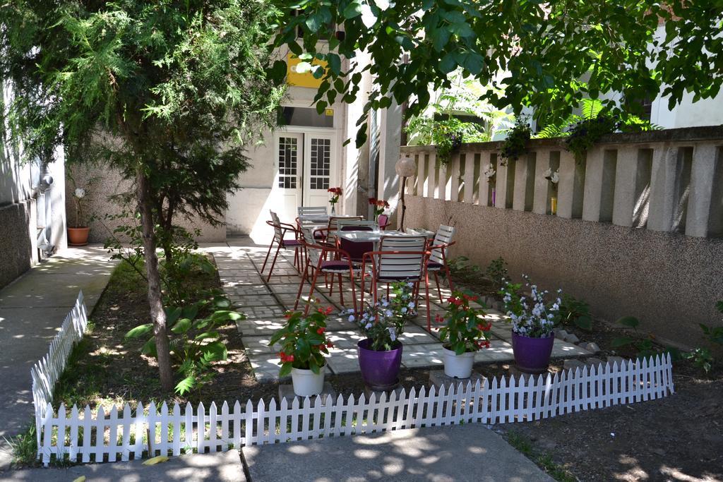 Get Inn Skopje Hostel Exterior foto